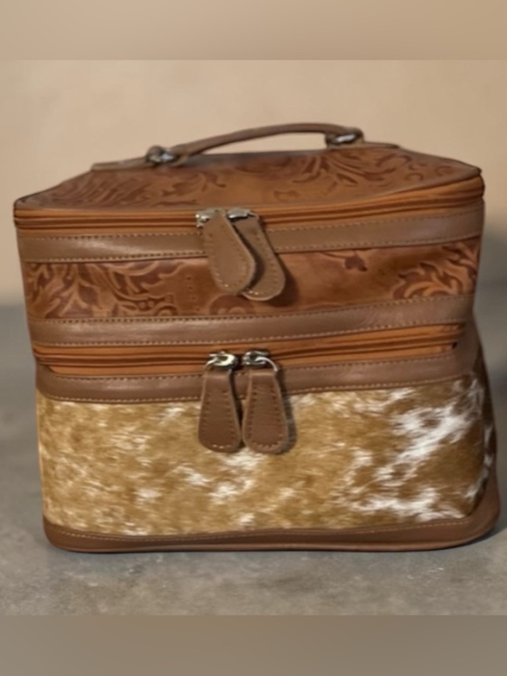 Leather Cowhide Makeup Bag – Tan Embossed Travel Cosmetic Dopp Kit – NWT - Picture 2 of 13